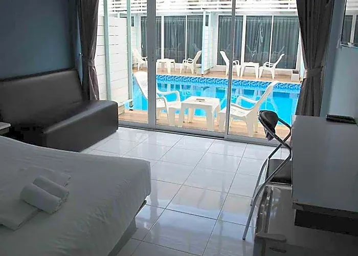 Hotel Pool @donmueang 3*